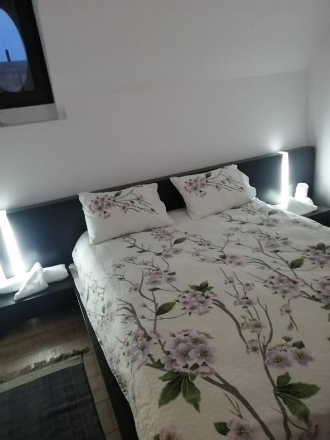 Casa Continentelor Hotel Къмпулунг Екстериор снимка
