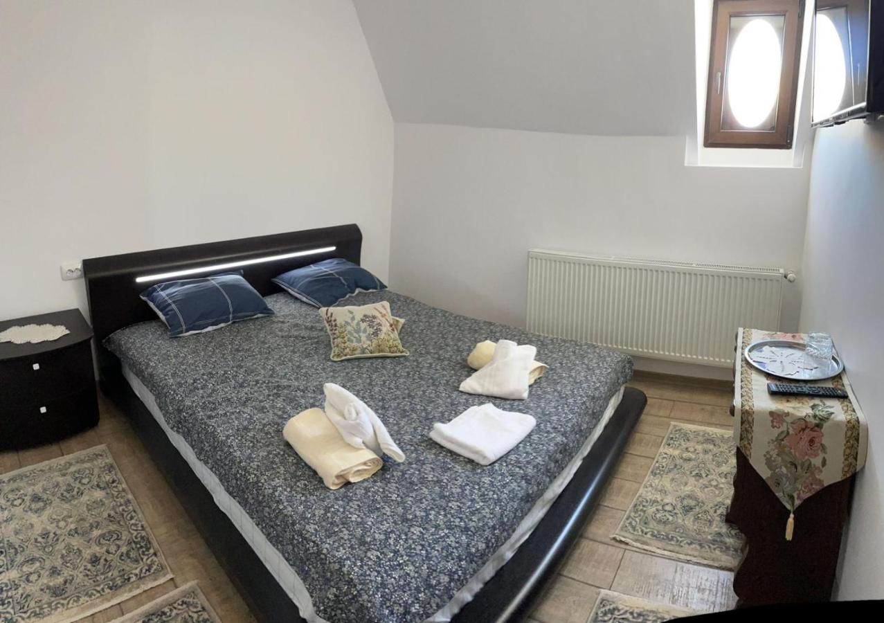 Casa Continentelor Hotel Къмпулунг Екстериор снимка