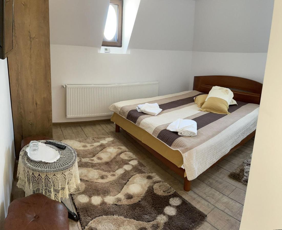 Casa Continentelor Hotel Къмпулунг Екстериор снимка