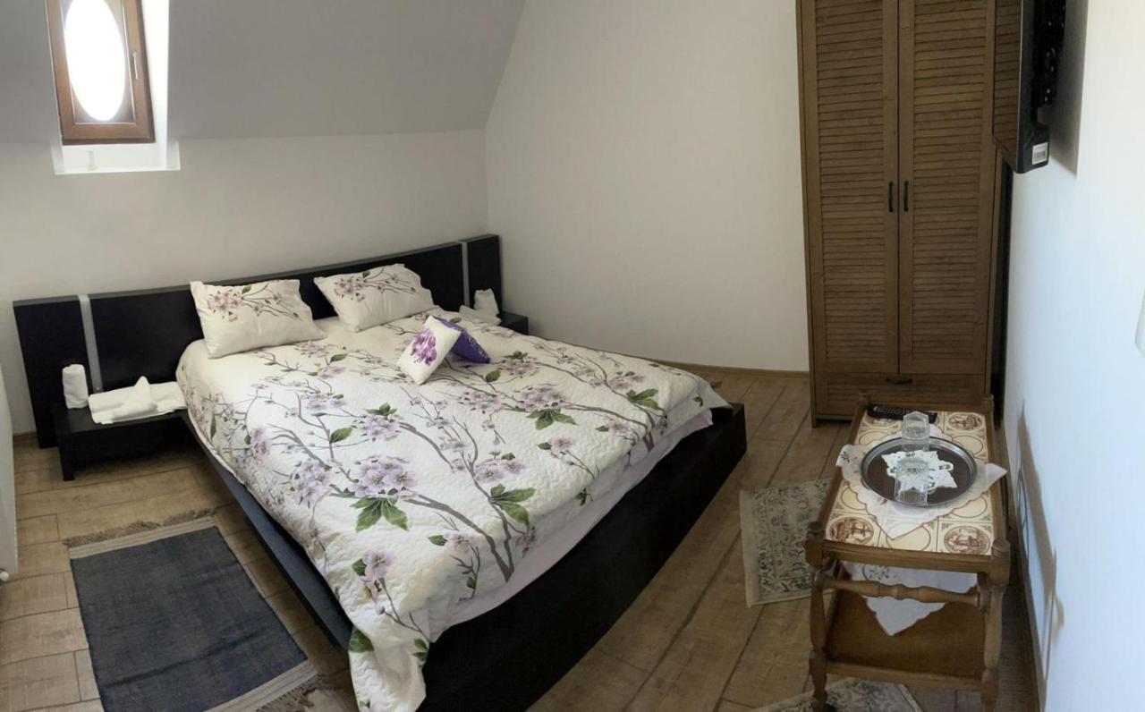 Casa Continentelor Hotel Къмпулунг Екстериор снимка