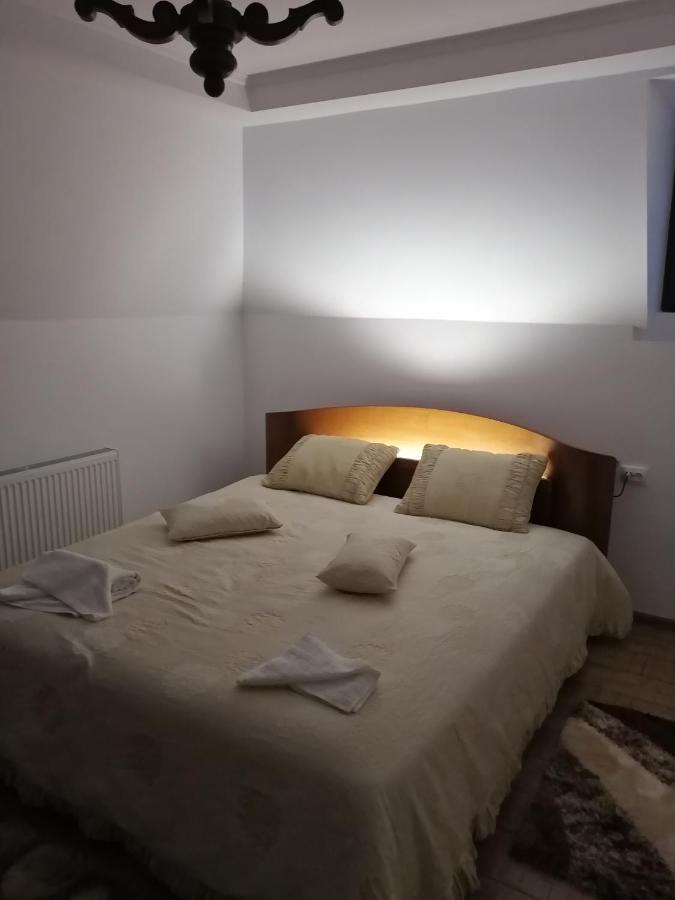Casa Continentelor Hotel Къмпулунг Екстериор снимка