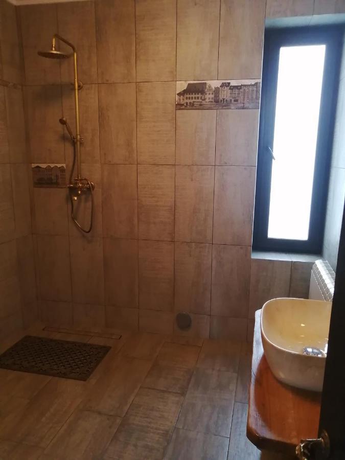 Casa Continentelor Hotel Къмпулунг Екстериор снимка