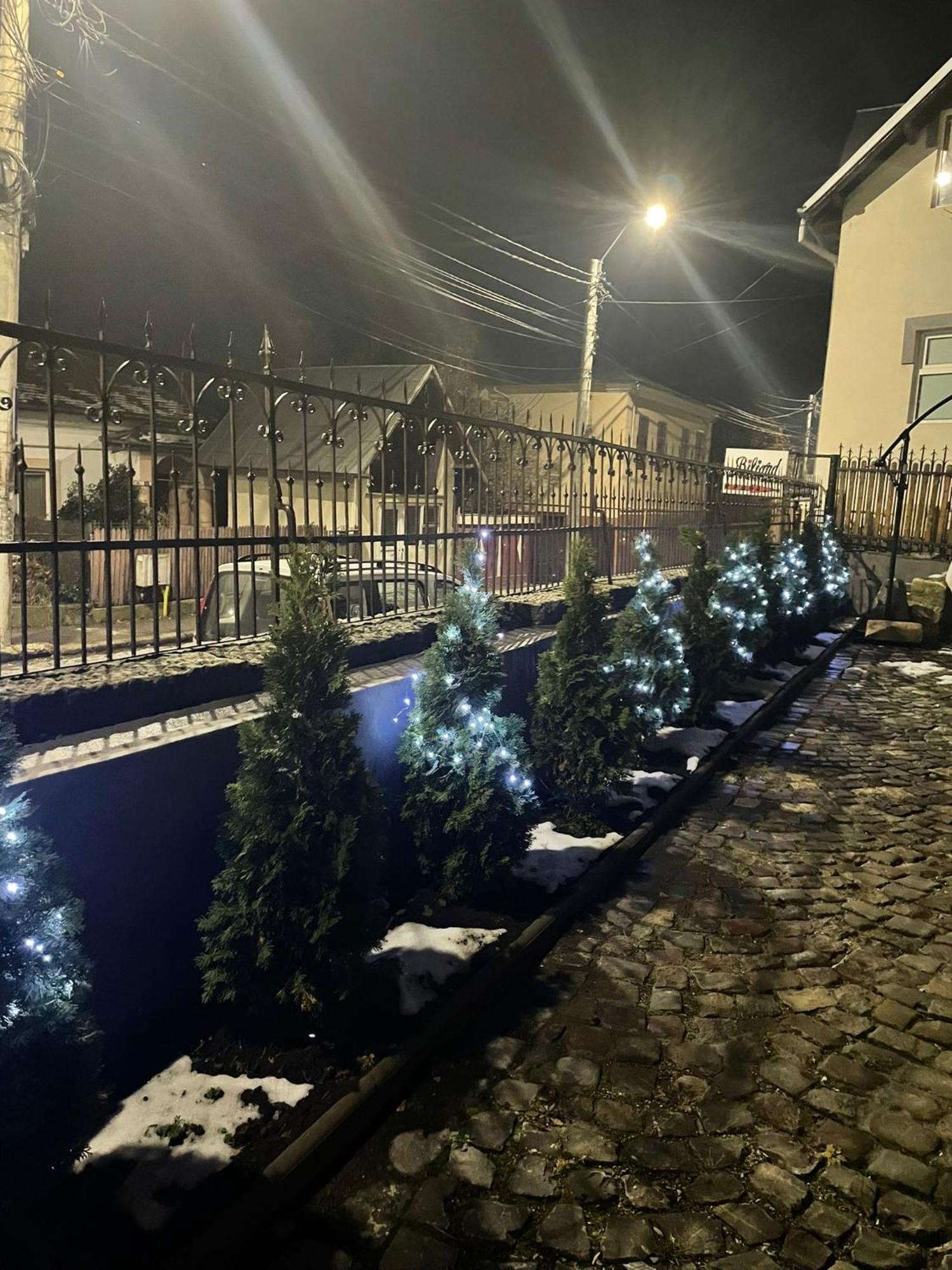 Casa Continentelor Hotel Къмпулунг Екстериор снимка
