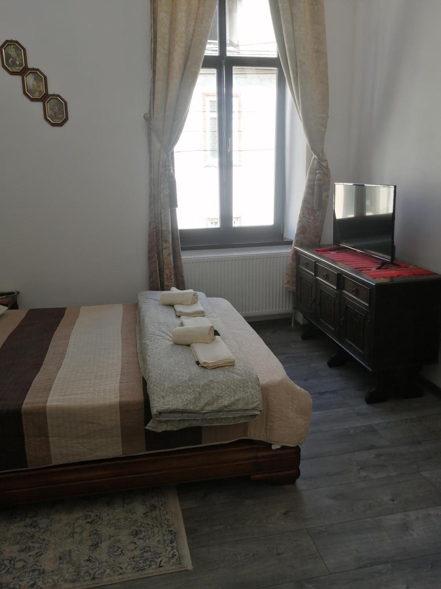 Casa Continentelor Hotel Къмпулунг Екстериор снимка
