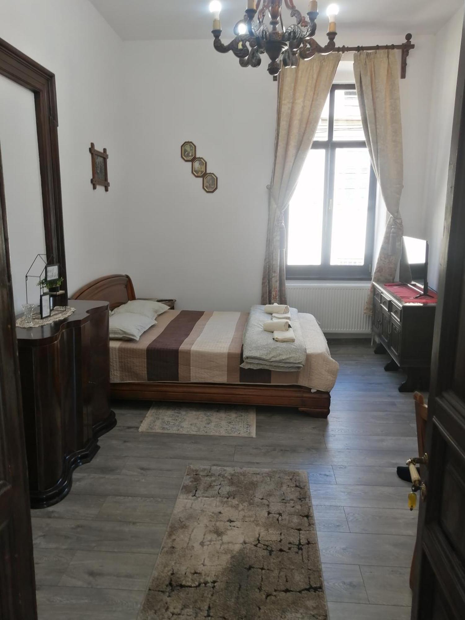 Casa Continentelor Hotel Къмпулунг Екстериор снимка