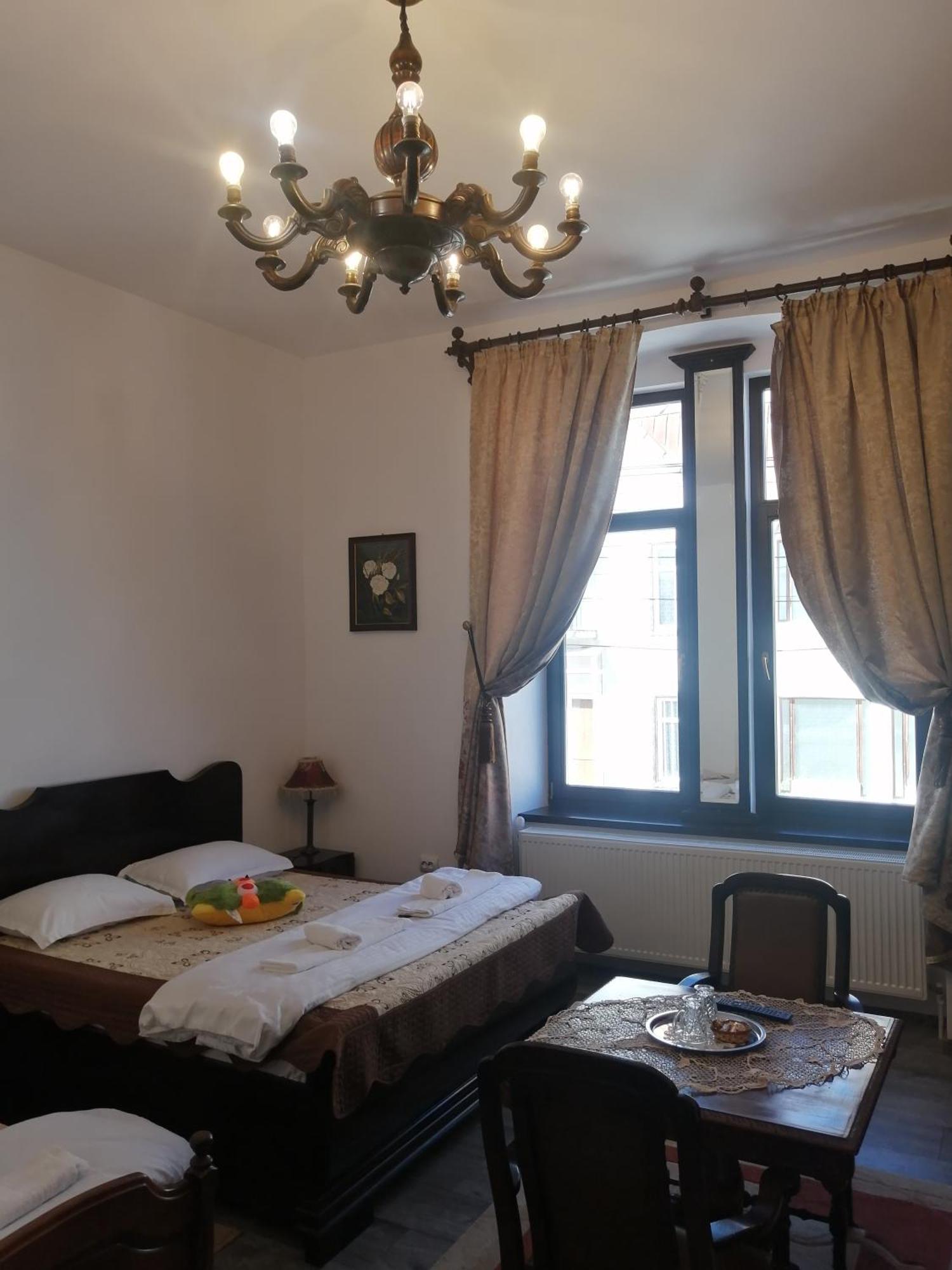 Casa Continentelor Hotel Къмпулунг Екстериор снимка
