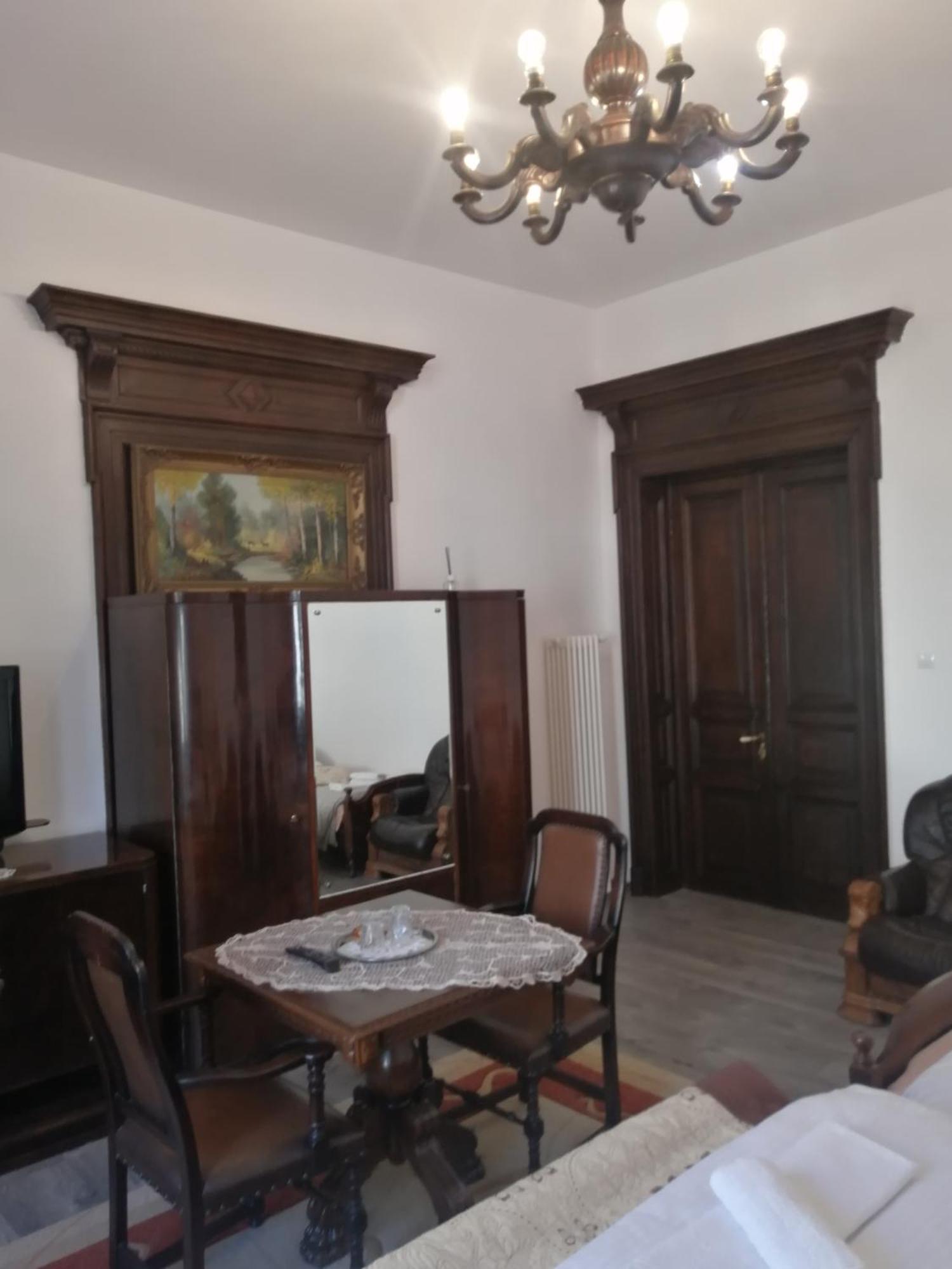 Casa Continentelor Hotel Къмпулунг Екстериор снимка