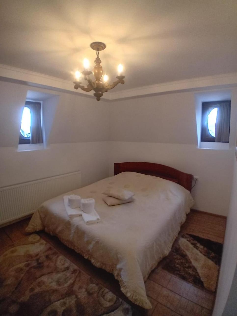 Casa Continentelor Hotel Къмпулунг Екстериор снимка